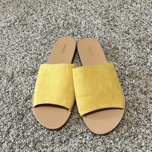Woman’s sandals - yellow